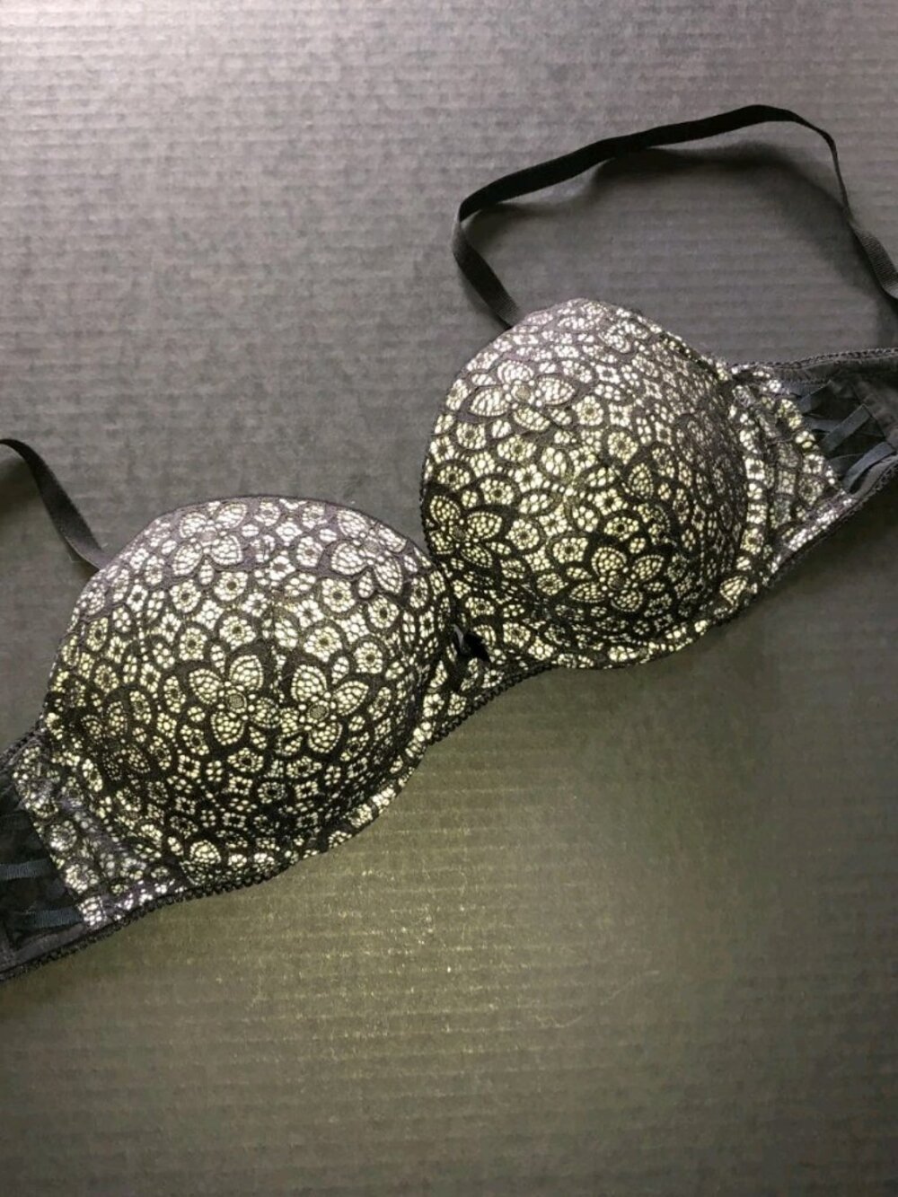 Victoria’s Secret 34DD Dream Angels Push Up Lined Floral Lace Black Cream